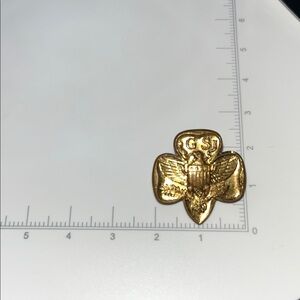 Vintage Gold tone Girl Scout Pin.